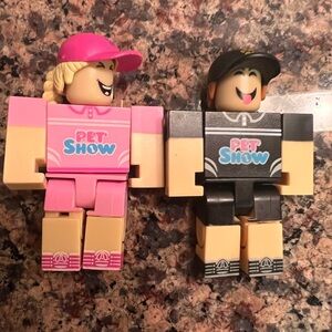 Roblox Celebrity Collection Pet Show VIP Trainer Action Figure Pets Lot of 2